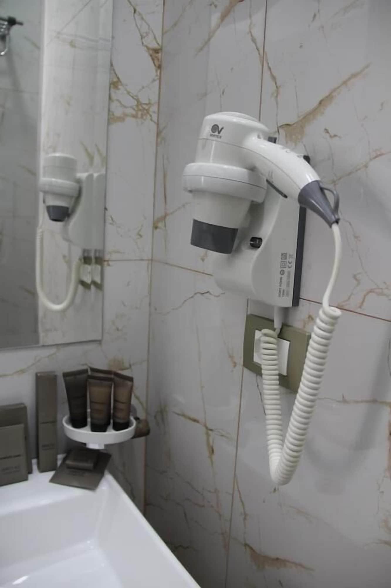Hotel Hermes Tiranë Ngoại thất bức ảnh