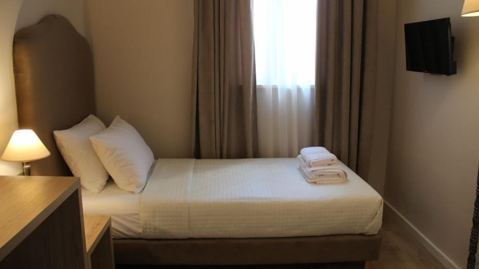 Hotel Hermes Tiranë Ngoại thất bức ảnh